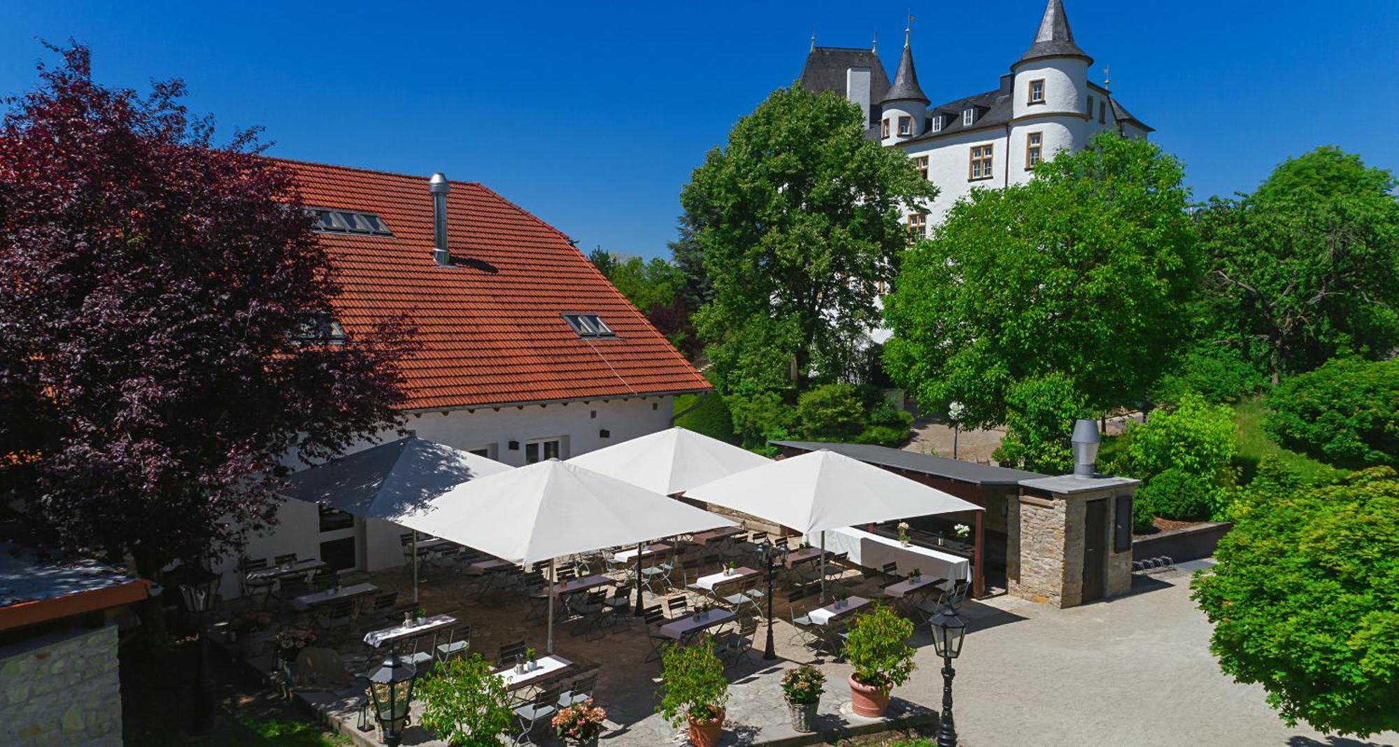 Victor'S Residenz-Hotel Schloss Berg Nennig Exteriér fotografie The restaurant in the castle