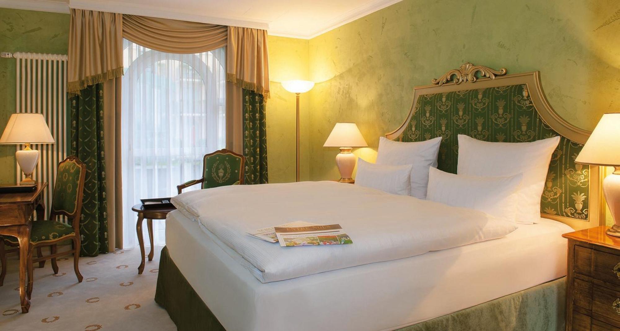 Victor'S Residenz-Hotel Schloss Berg Nennig Pokoj fotografie A room at the hotel