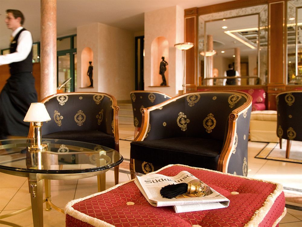 Victor'S Residenz-Hotel Schloss Berg Nennig Exteriér fotografie Lobby