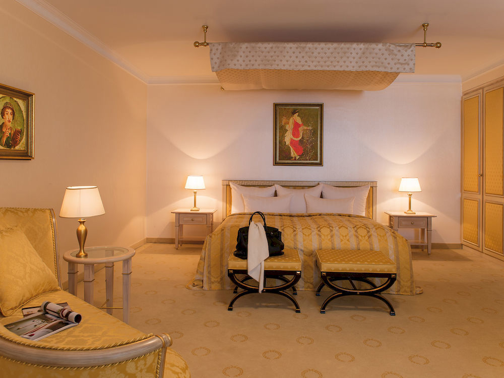 Victor'S Residenz-Hotel Schloss Berg Nennig Exteriér fotografie A suite at the Taj Mahal Palace